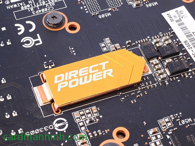 ASUS trang bị 1 miếng đồng màu vàng ợ mặt sau PCB với cái tên "DirectPower"