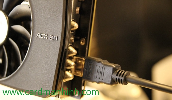 Có 1 cổng HDMI nội tại trên card để kết nối với bay 5.2" dễ hơn